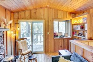 Near Skiing and Hiking Dog-Friendly Big Bear Cabin