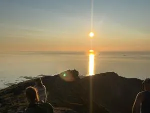 Flott hytte og naust med beliggenhet ved vannet! - Laukvik