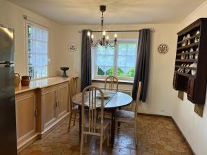 La Maison dans le jardin du Manoir de Bouron