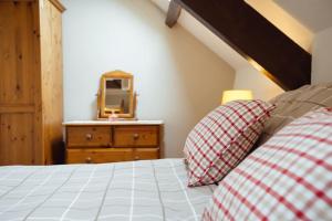 Birch Cottage - Tranquil Country Cottage with Indoor Swimming Pool