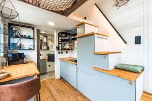 Chalets Jacuzzi Tiny-House face mer Evasion sur la falaise : photos des chambres