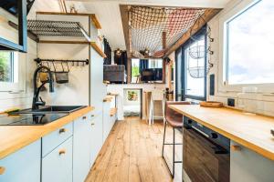 Chalets Jacuzzi Tiny-House face mer Evasion sur la falaise : photos des chambres