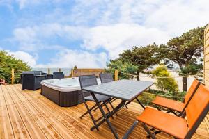 Chalets Jacuzzi Tiny-House face mer Evasion sur la falaise : Chalet 2 Chambres