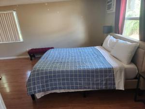 Spacious cozy 3 bedroom waterfront house at port Richey