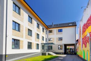 H11 Downtown Apartments