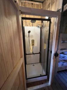 Luxe safaritent op watersportcamping