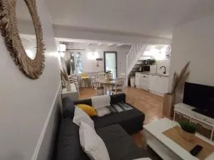 Maisonnette dans mas authentique avec piscine - Saint-Laurent-dʼAigouze