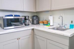 NEW Designed Apt 2023 NrUCF PETSOk PrivateEntry