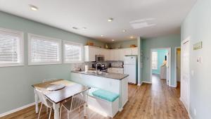 Litchfield Lakeside Haven 2BR Villa near the Beach