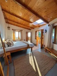 Natives Bir - traditional Himachali mountain cottage - Bīr