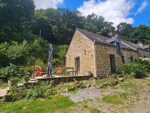 Ker Adèle, longère cosy au cœur dun bois