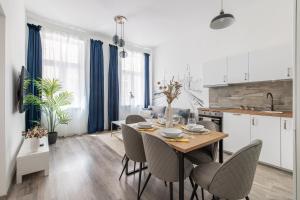 Central Klauzal AC 2BR Apartment