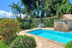 Casa com 2 piscinas e SPA hidromassagem 7 lugares pertinho da praia e do sesc de bertioga