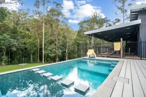 Creekside Cottage, pet friendly w pool - Woombye