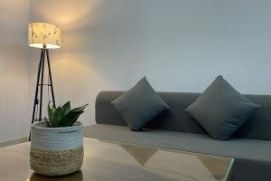 Bark & bash villa house