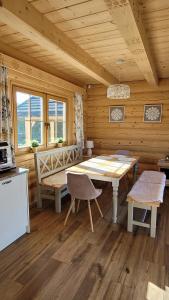 Górskie Przysiółki w Koniakowie - Dom z bala KORONKA