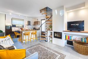 Lessenziale - Experience in Alba Free Park & WiFi