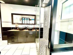Villas Private swimming pool & jacuzzi magnifique villa provencale : photos des chambres