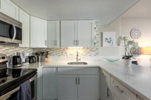 1519 Ilikai Collection 9 Beachfront Resort recently upgraded