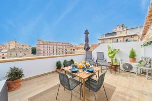 Atarazanas Penthouse by Lovely Rentals