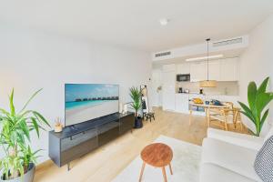 Atarazanas Penthouse by Lovely Rentals