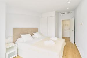 Atarazanas Penthouse by Lovely Rentals