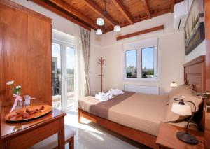 Socrates Holidays Apt 4 with Pool near the Beach