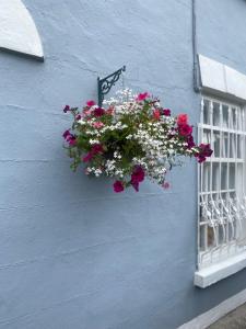 4-Bed House in Kildare Sleeps 8 with Parking