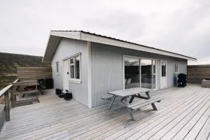Stylish cottage with hot tub - Reykholt