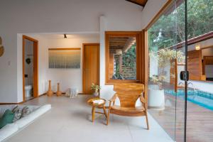 Sua casa na Bahia, em um paraíso ainda preservado na Península de Maraú, com piscina, infraestrutura completa, 4 suítes para até 12 pessoas, a 300 m da praia