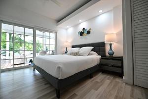 D Mauchi Waterfront House