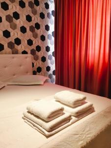 Golden Apartment - Militari Residence Bucharest