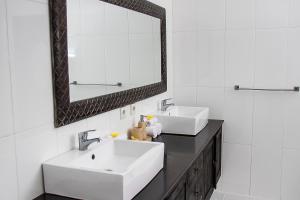 Villa Gardenia - 6 Bedrooms with Pool in Seminyak