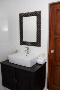 Villa Gardenia - 6 Bedrooms with Pool in Seminyak