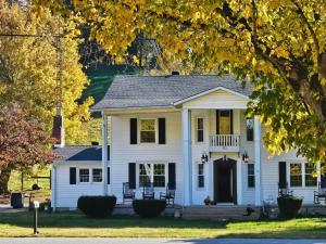 Country Colonial Retreat