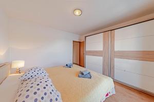 Apartments by the sea Zaklopatica, Lastovo - 8342