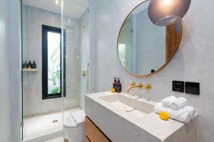 Villa Irie - 3BR Luxury Villa with Rooftop Jacuzzi near Seseh Beach