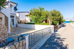 Apartments by the sea Vir - 23554