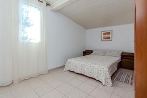 Apartments by the sea Vir - 23554