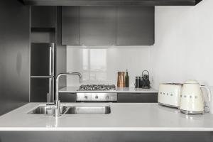 Light-Filled Artistic Retreat