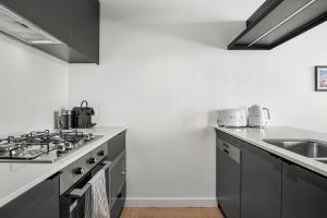 Light-Filled Artistic Retreat