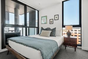 Light-Filled Artistic Retreat