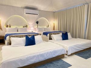 The Sandbar Villa at Sunset Stays