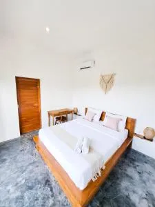 Turtle House Surf & Stay - Pengambengan