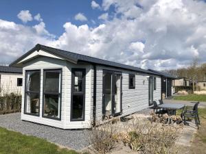 Comfortable chalet with microwave, Alkmaar at 15km