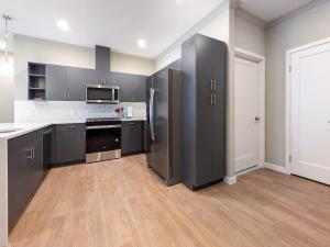 328 Modern 2BR Apt