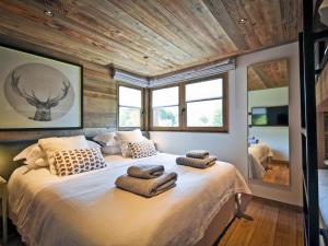 Chalets Chalet renove avec sauna, salle de sport et navette gratuite - FR-1-613B-50 : photos des chambres