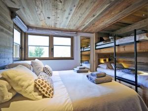 Chalets Chalet renove avec sauna, salle de sport et navette gratuite - FR-1-613B-50 : photos des chambres
