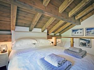 Chalets Chalet renove avec sauna, salle de sport et navette gratuite - FR-1-613B-50 : photos des chambres