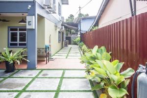 Plumeria 4BR Garden House by uBook